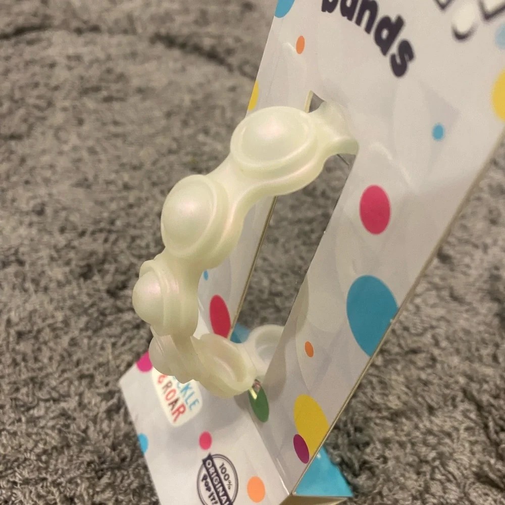 Chuckle & Roar POP It Bands Sensory Fidget Bands - White (Pack of 9)